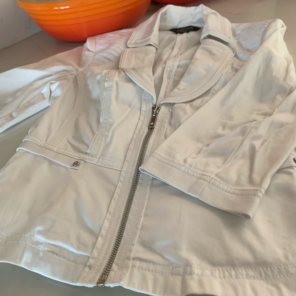 NWOT beautiful white jacket/blazer from WHBM 00